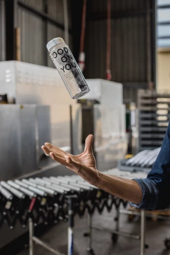 흔들기 편한 원통형 용기