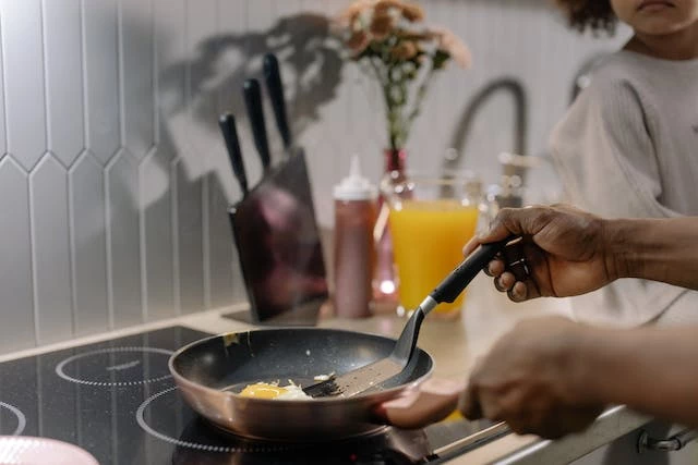 주방의 필수품 코팅 후라이팬 사용팁 10가지 3